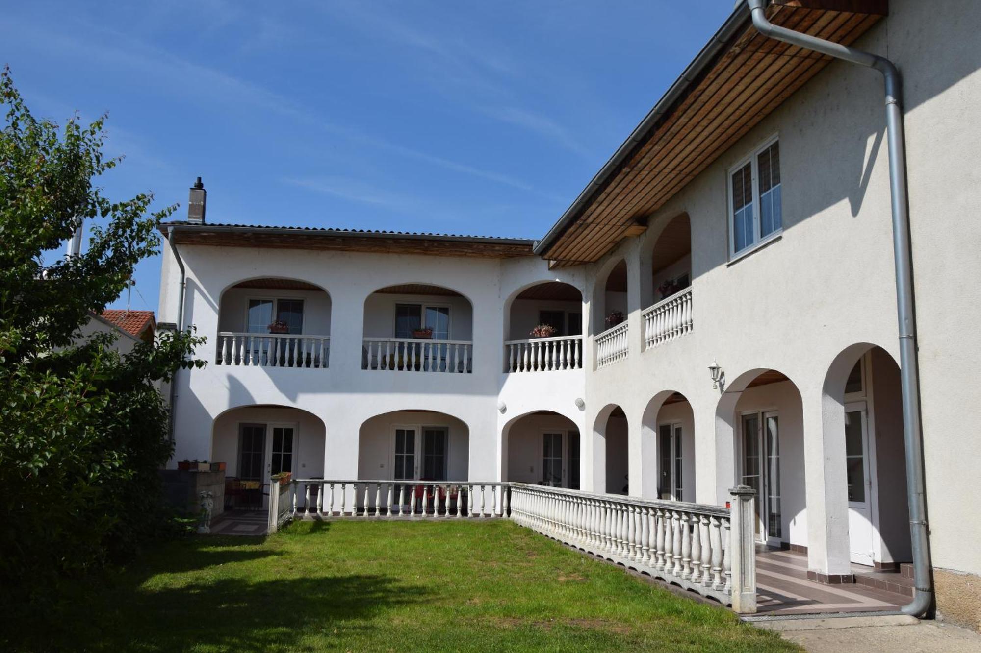 Appartmenthaus Rosenhof Podersdorf am See Bagian luar foto